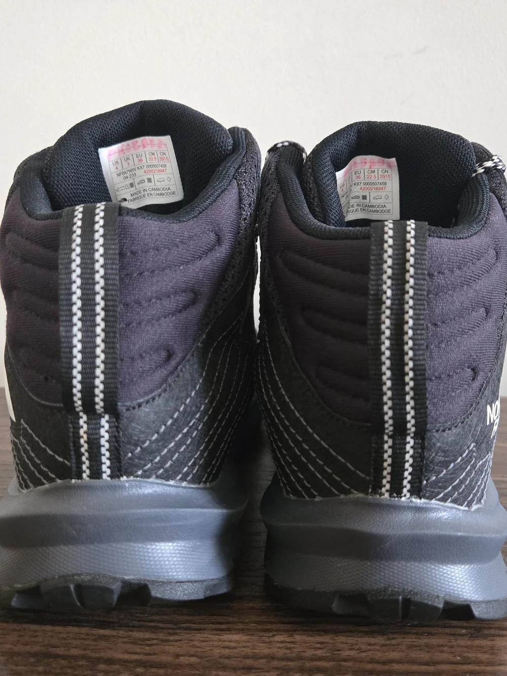The North Face Youth Fastpack Hiker Mid Waterproof Boots Youth Size 4 Black